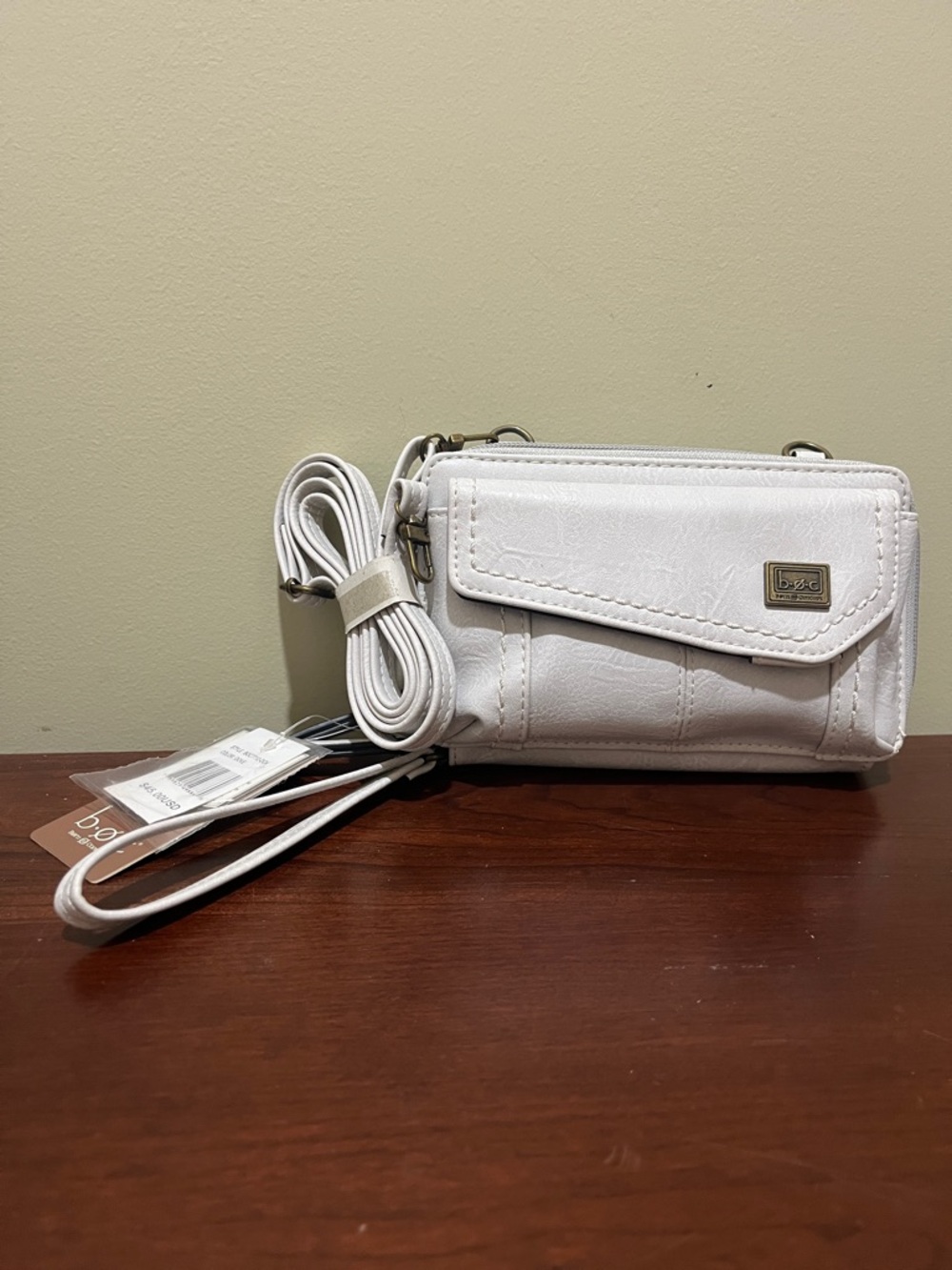 B.O.C White wristlet crossbody bag
